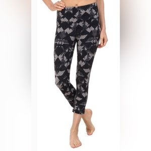 Lucy Hatha Black Geode Print Capri Legging